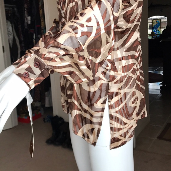 Bentley A. Lorrane Button-down Blouse w/ slits - Picture 4 of 7